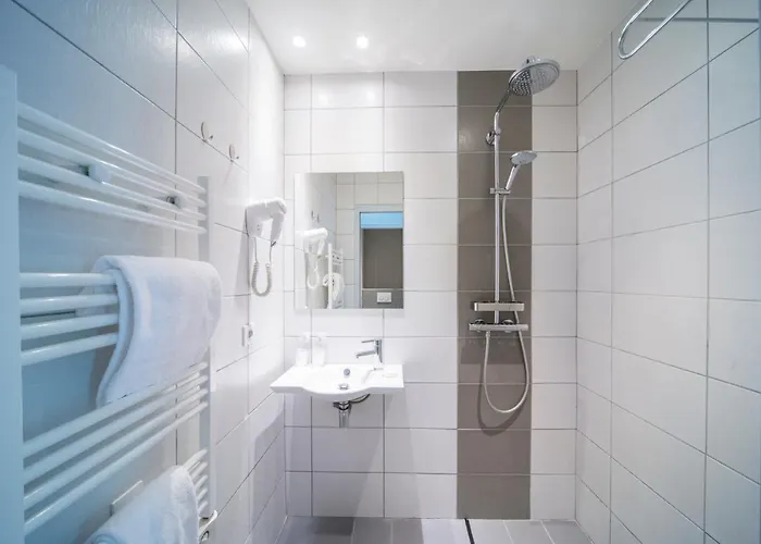 Metropole アパートホテル